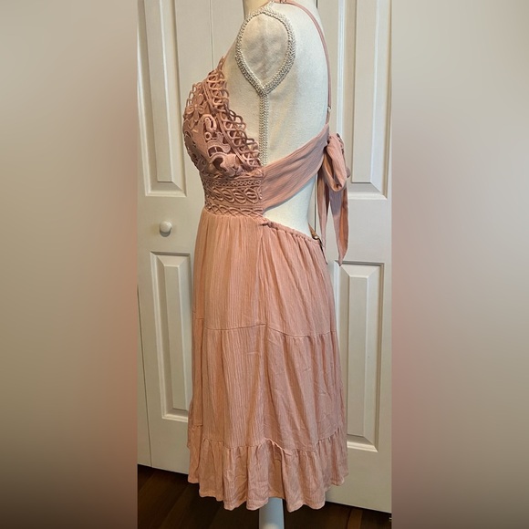 ReVamped Crocheted Bodice Open Back with Tie Boho Dress in Dusty Rose Sz M - Picture 3 of 3